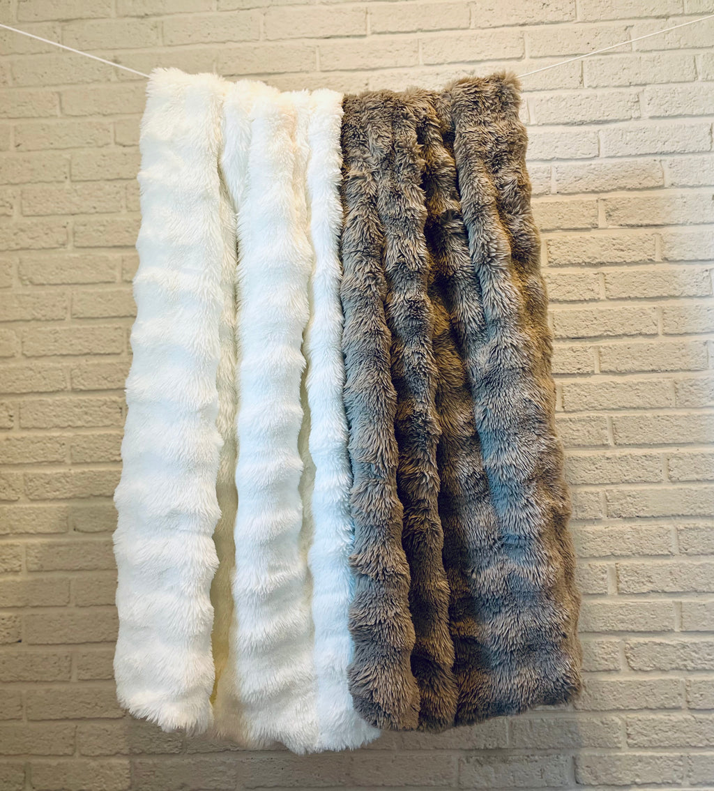 Faux Rabbit Fur Throw Blanket in Warm White